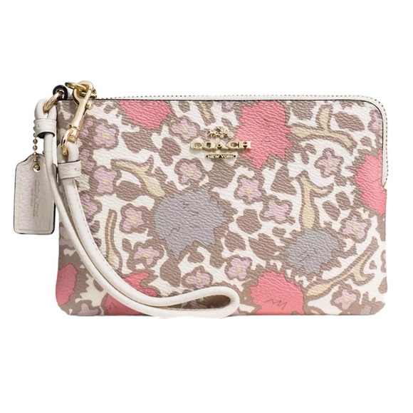 Coach Handbags - NWT Coach Small Yankee Floral Wristlet